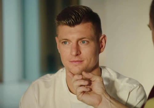 FAN RITUALS WITH TONI KROOS