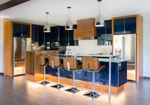 DRAMATIC FAMILY HOME