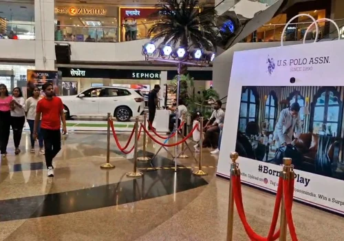 USPA – Motion-Activated Virtual Mirror Shopping