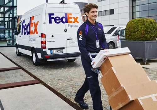 FedEx - Revolutionizing Logistics